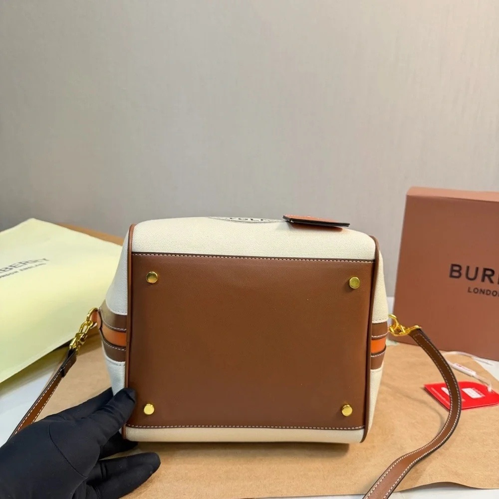 Burberry bag - Picture 4 of 5